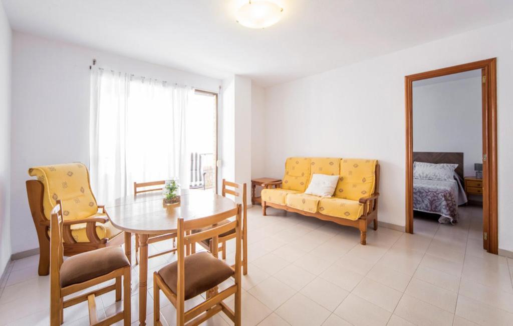 Stunning Apartment In Oropesa Del Mar Exterior foto